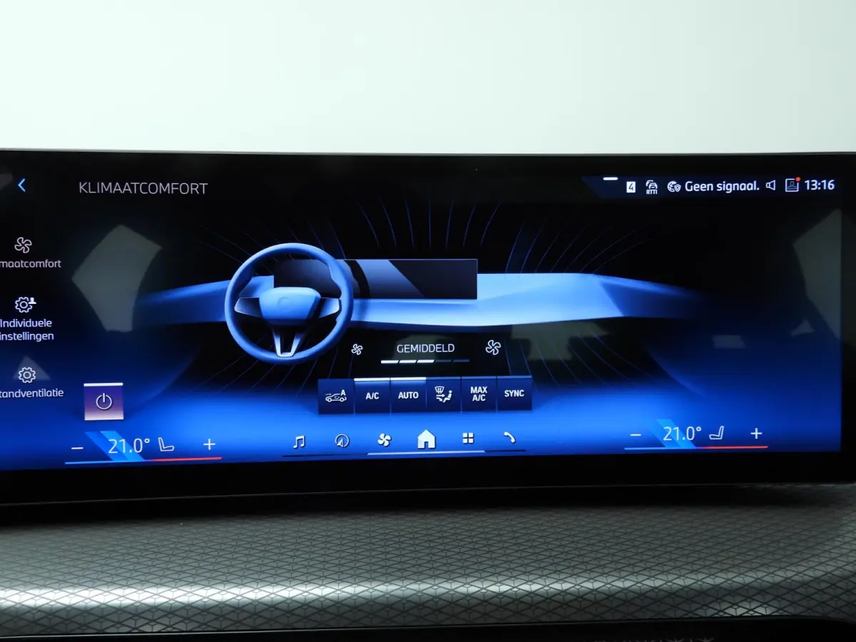318i | M-Sportpakket | LED | Navigatie | Trekhaak | Panoramadak | Stoelverwarming | DAB | Alu 18 inch