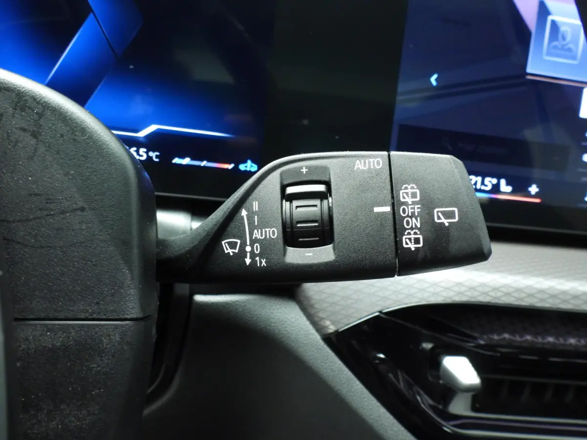 318i | M-Sportpakket | LED | Navigatie | Trekhaak | Panoramadak | Stoelverwarming | DAB | Alu 18 inch