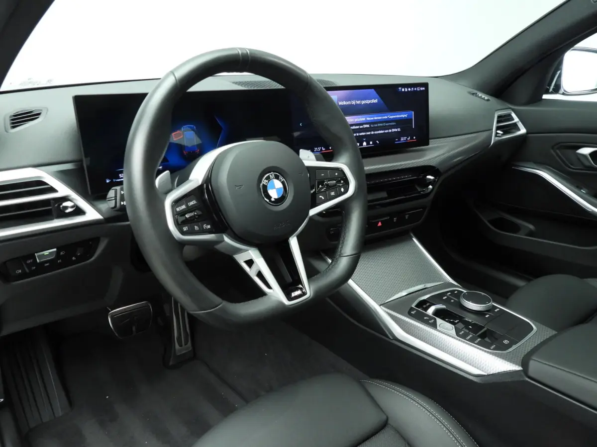 318i | M-Sportpakket | LED | Navigatie | Trekhaak | Panoramadak | Stoelverwarming | DAB | Alu 18 inch