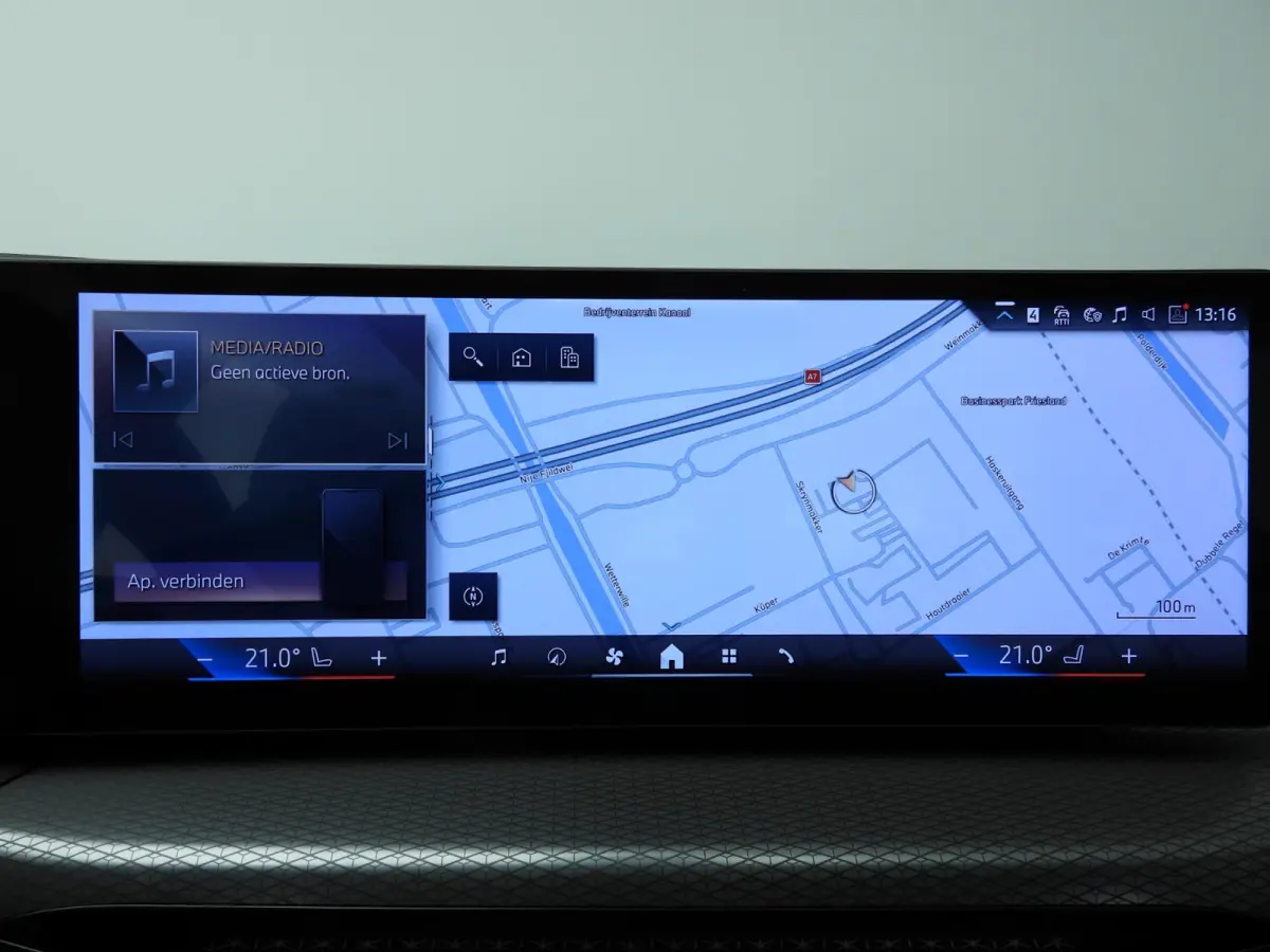 318i | M-Sportpakket | LED | Navigatie | Trekhaak | Panoramadak | Stoelverwarming | DAB | Alu 18 inch