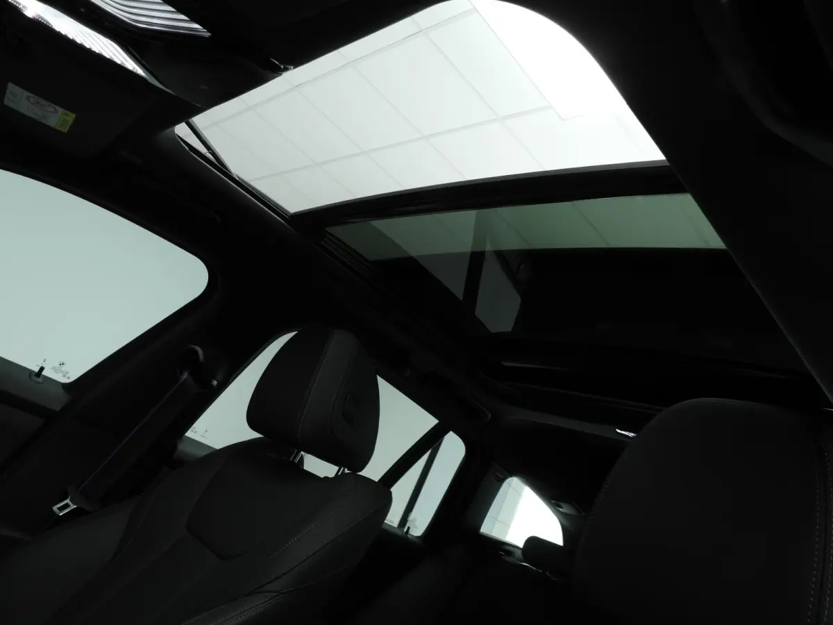 318i | M-Sportpakket | LED | Navigatie | Trekhaak | Panoramadak | Stoelverwarming | DAB | Alu 18 inch