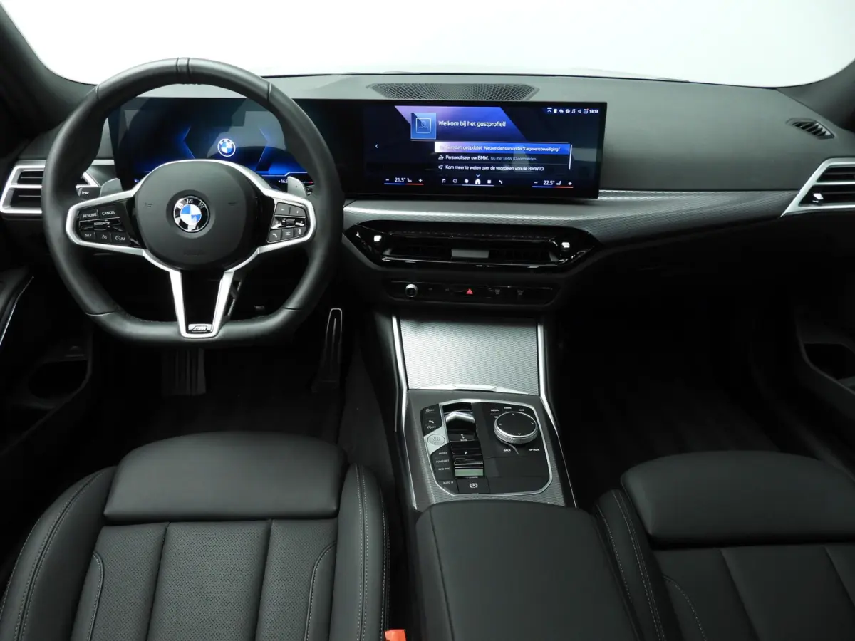318i | M-Sportpakket | LED | Navigatie | Trekhaak | Panoramadak | Stoelverwarming | DAB | Alu 18 inch