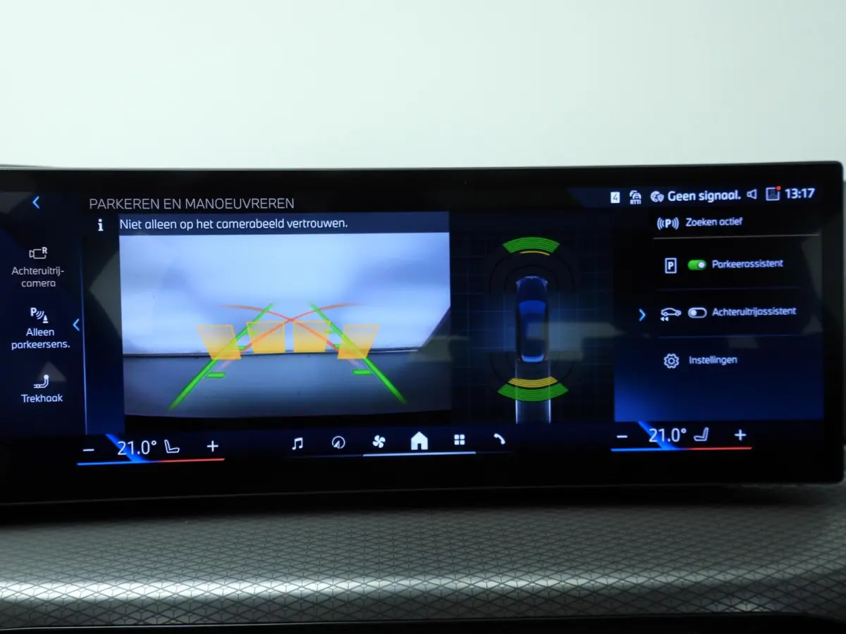 318i | M-Sportpakket | LED | Navigatie | Trekhaak | Panoramadak | Stoelverwarming | DAB | Alu 18 inch
