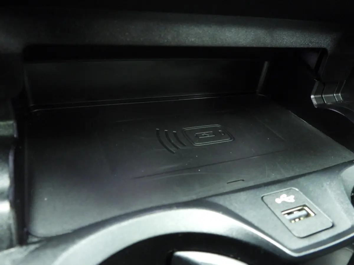 318i | M-Sportpakket | LED | Navigatie | Trekhaak | Panoramadak | Stoelverwarming | DAB | Alu 18 inch