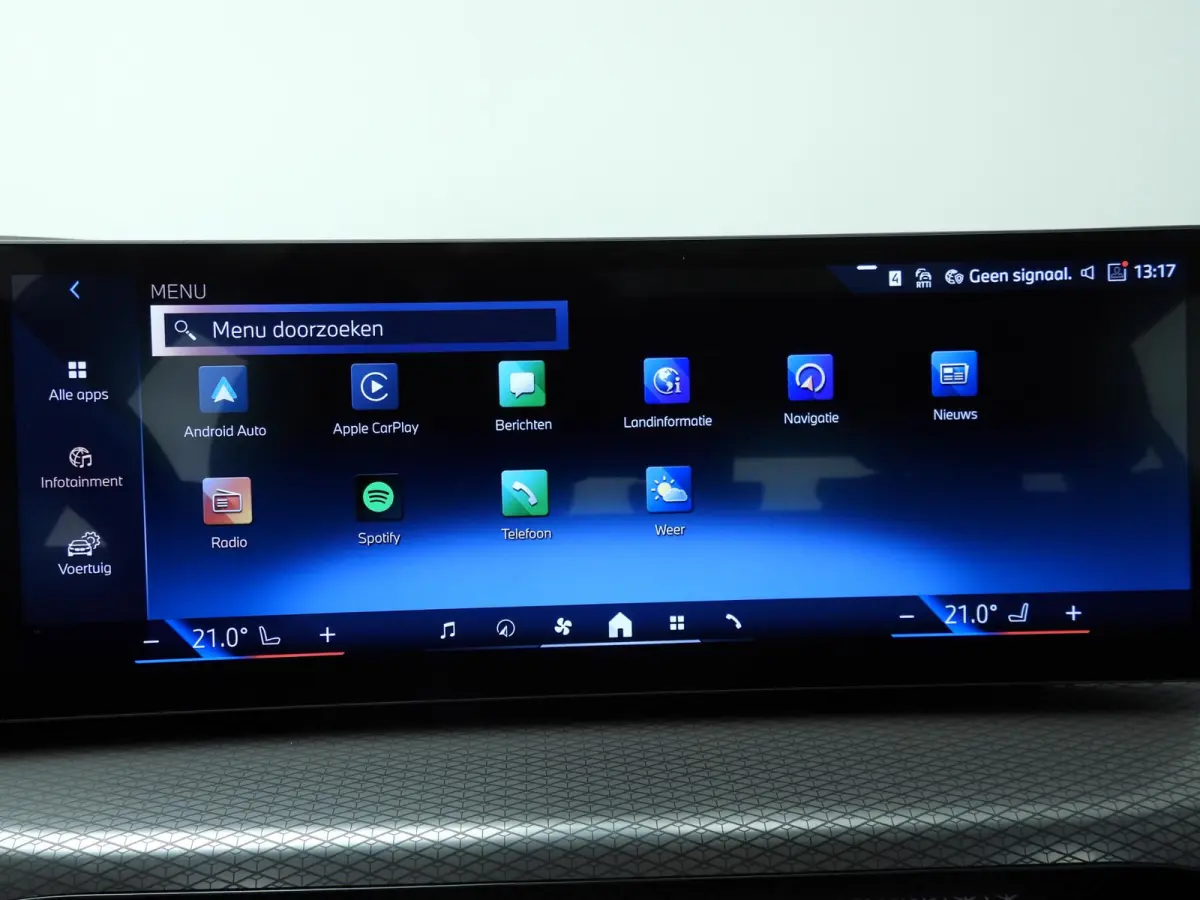 318i | M-Sportpakket | LED | Navigatie | Trekhaak | Panoramadak | Stoelverwarming | DAB | Alu 18 inch