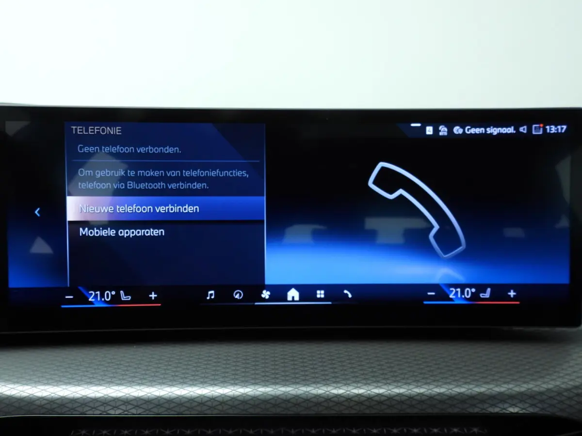 318i | M-Sportpakket | LED | Navigatie | Trekhaak | Panoramadak | Stoelverwarming | DAB | Alu 18 inch