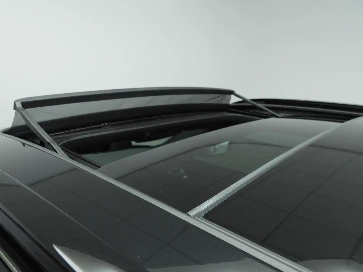 318i | M-Sportpakket | LED | Navigatie | Trekhaak | Panoramadak | Stoelverwarming | DAB | Alu 18 inch