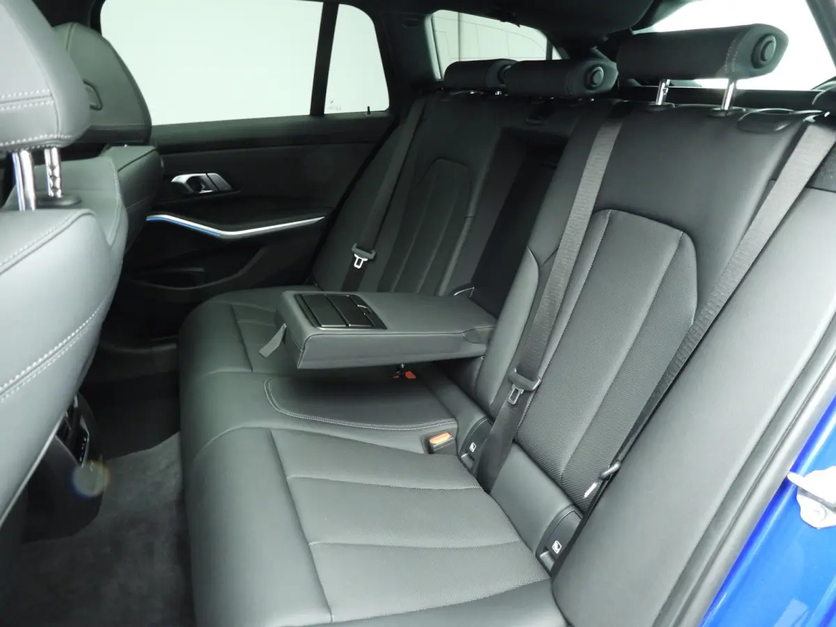 330e | M-Sportpakket | LED | Navigatie | SOH 100% | Active cruise | Trekhaak | Panoramadak | Stoelverwarming | DAB | Hifi speakers | Alu 18 inch