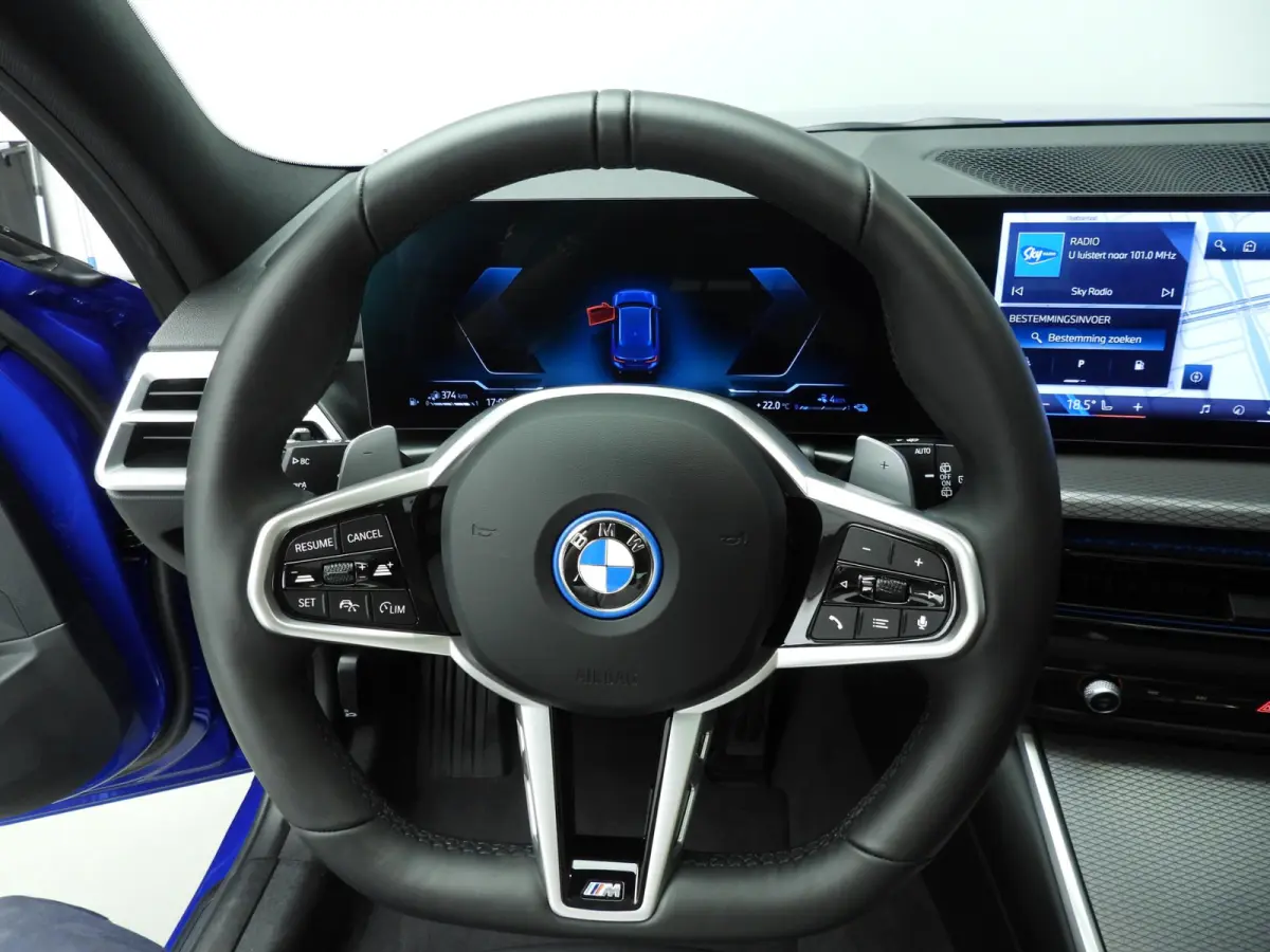 330e | M-Sportpakket | LED | Navigatie | SOH 100% | Active cruise | Trekhaak | Panoramadak | Stoelverwarming | DAB | Hifi speakers | Alu 18 inch