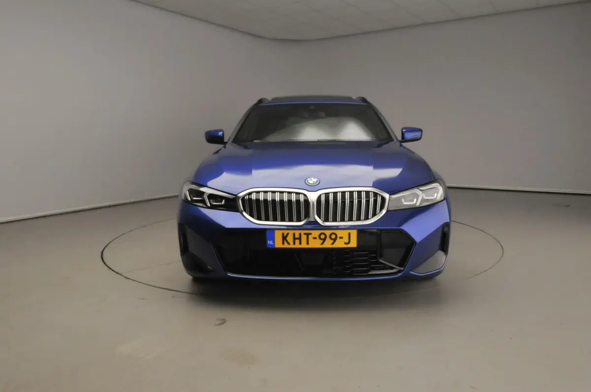 330e | M-Sportpakket | LED | Navigatie | SOH 100% | Active cruise | Trekhaak | Panoramadak | Stoelverwarming | DAB | Hifi speakers | Alu 18 inch