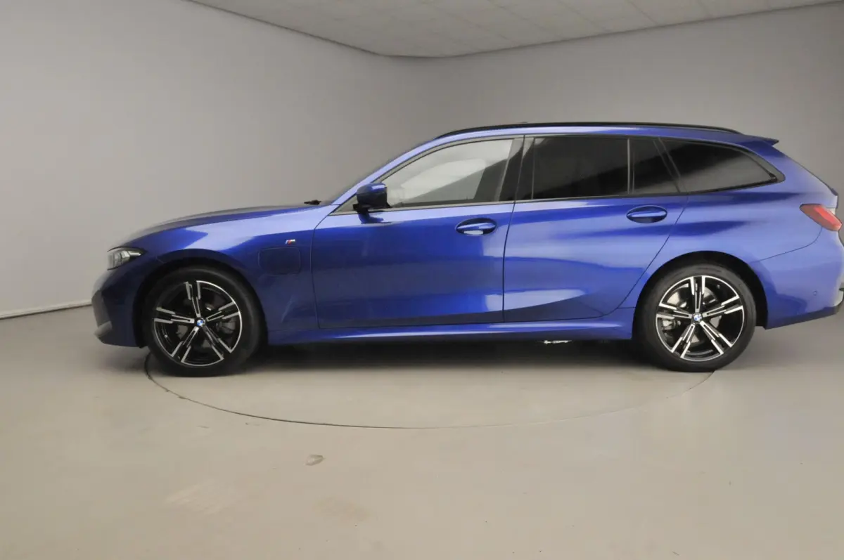 330e | M-Sportpakket | LED | Navigatie | SOH 100% | Active cruise | Trekhaak | Panoramadak | Stoelverwarming | DAB | Hifi speakers | Alu 18 inch