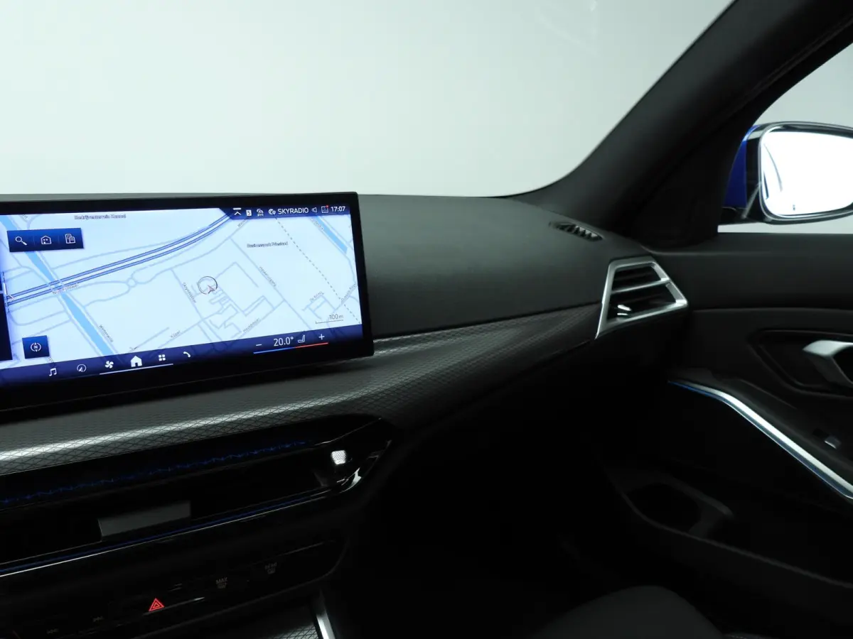 330e | M-Sportpakket | LED | Navigatie | SOH 100% | Active cruise | Trekhaak | Panoramadak | Stoelverwarming | DAB | Hifi speakers | Alu 18 inch