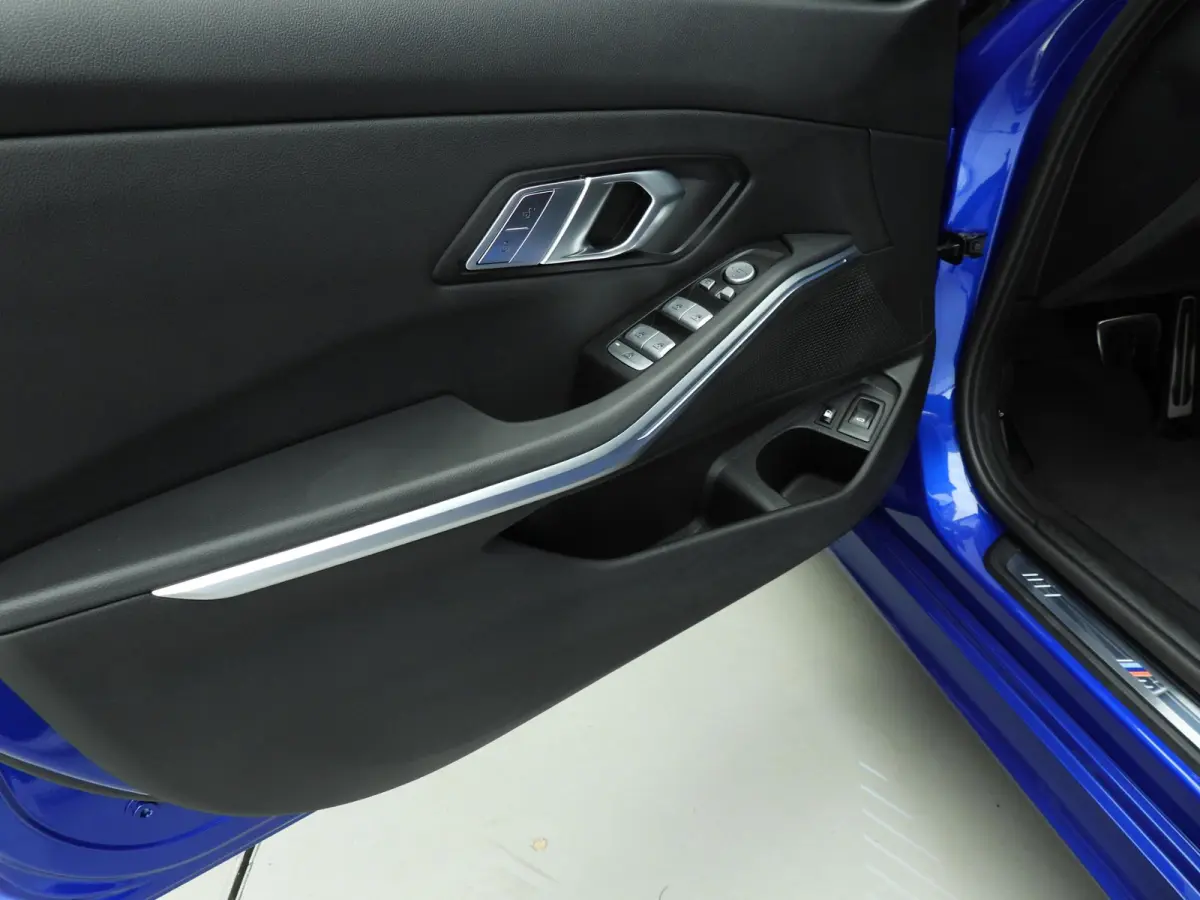 330e | M-Sportpakket | LED | Navigatie | SOH 100% | Active cruise | Trekhaak | Panoramadak | Stoelverwarming | DAB | Hifi speakers | Alu 18 inch