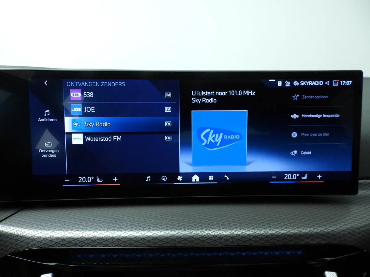 330e | M-Sportpakket | LED | Navigatie | SOH 100% | Active cruise | Trekhaak | Panoramadak | Stoelverwarming | DAB | Hifi speakers | Alu 18 inch