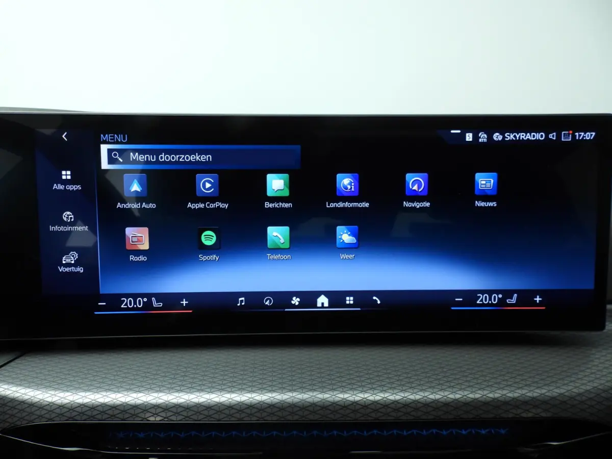 330e | M-Sportpakket | LED | Navigatie | SOH 100% | Active cruise | Trekhaak | Panoramadak | Stoelverwarming | DAB | Hifi speakers | Alu 18 inch
