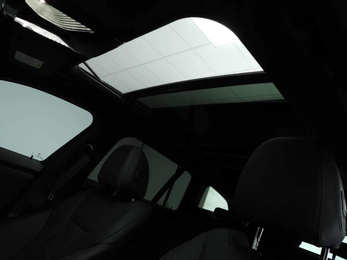 330e | M-Sportpakket | LED | Navigatie | SOH 100% | Active cruise | Trekhaak | Panoramadak | Stoelverwarming | DAB | Hifi speakers | Alu 18 inch