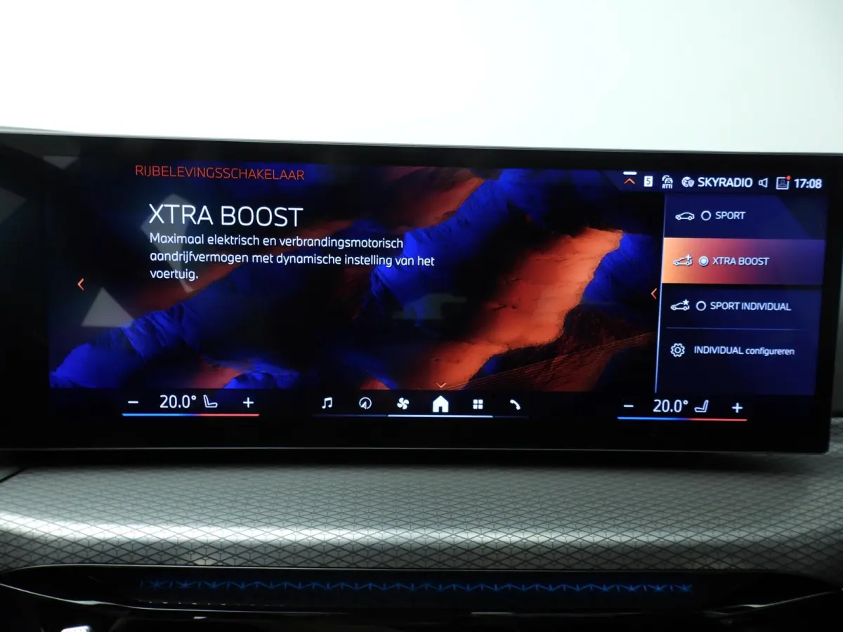 330e | M-Sportpakket | LED | Navigatie | SOH 100% | Active cruise | Trekhaak | Panoramadak | Stoelverwarming | DAB | Hifi speakers | Alu 18 inch