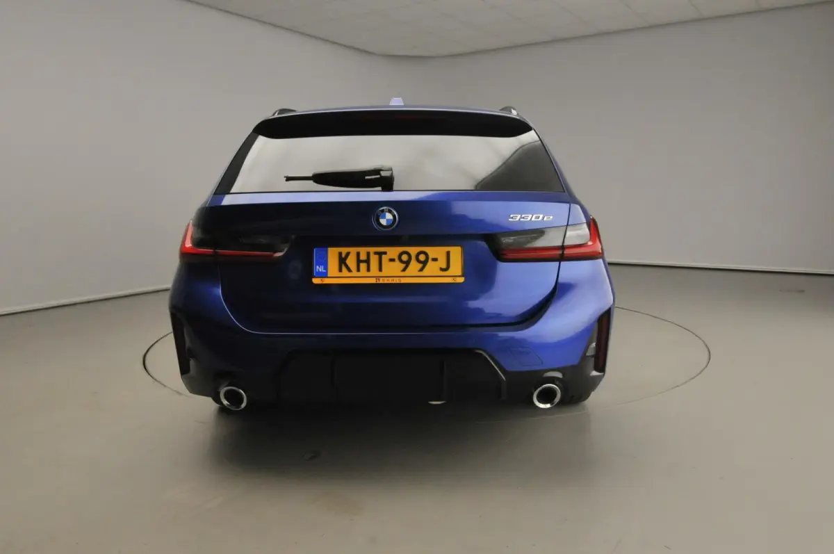330e | M-Sportpakket | LED | Navigatie | SOH 100% | Active cruise | Trekhaak | Panoramadak | Stoelverwarming | DAB | Hifi speakers | Alu 18 inch
