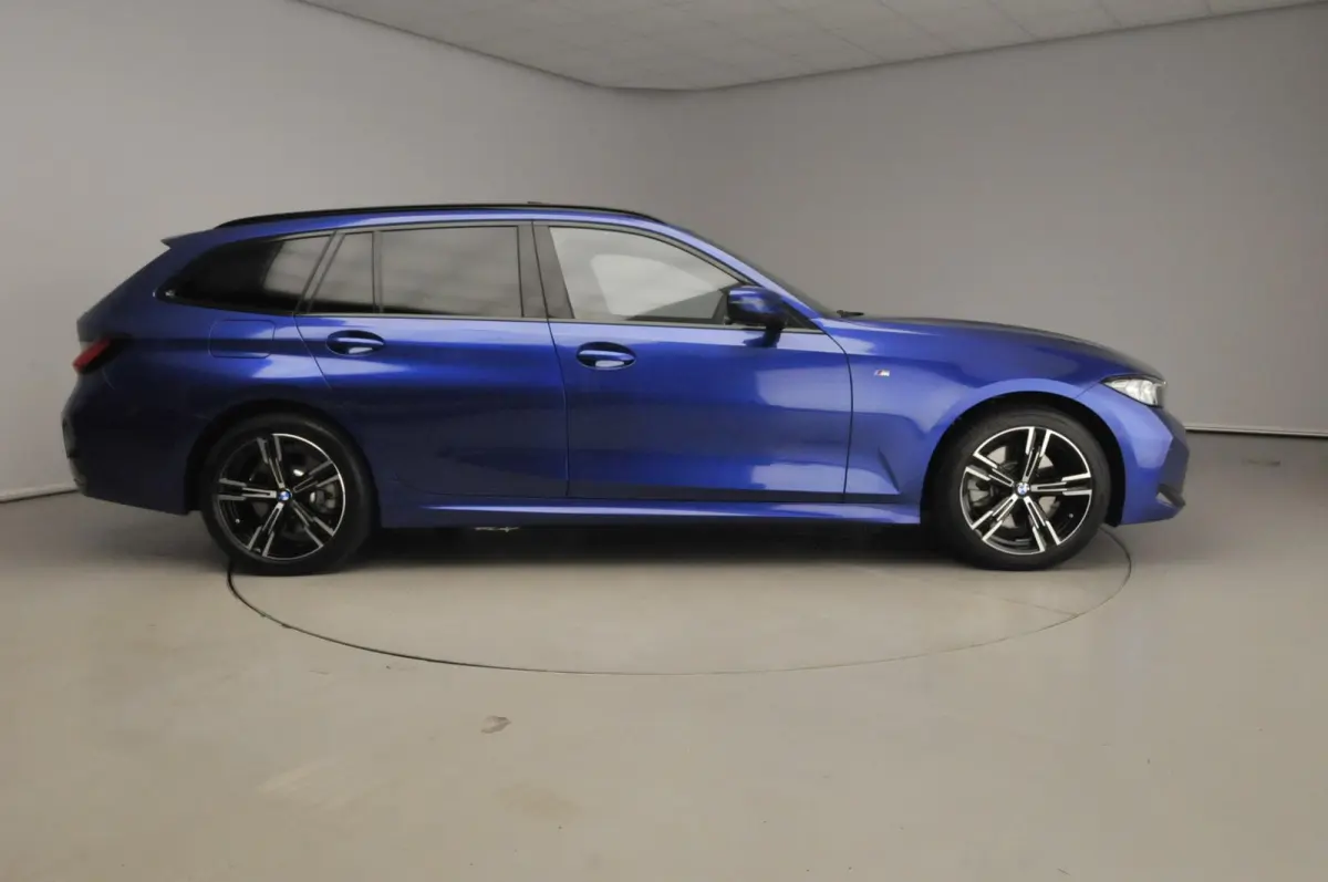 330e | M-Sportpakket | LED | Navigatie | SOH 100% | Active cruise | Trekhaak | Panoramadak | Stoelverwarming | DAB | Hifi speakers | Alu 18 inch