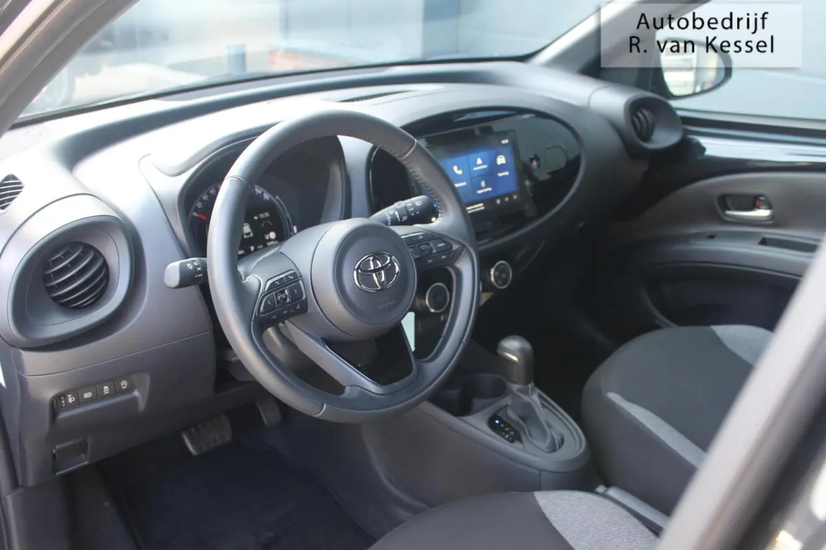 1.0 VVT-i S-CVT Play Automaat I 1e Eig. I Carplay I ACC I NL-auto