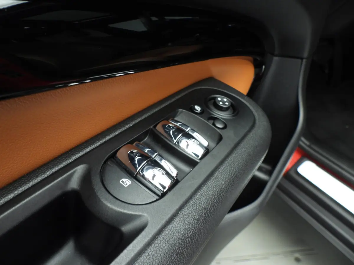 1.5 Cooper | LED | Leder | Navigatie | Panoramadak | Sportstoelen | Stoelverwarming | DAB | Harman-kardon sound | Alu 18 inch