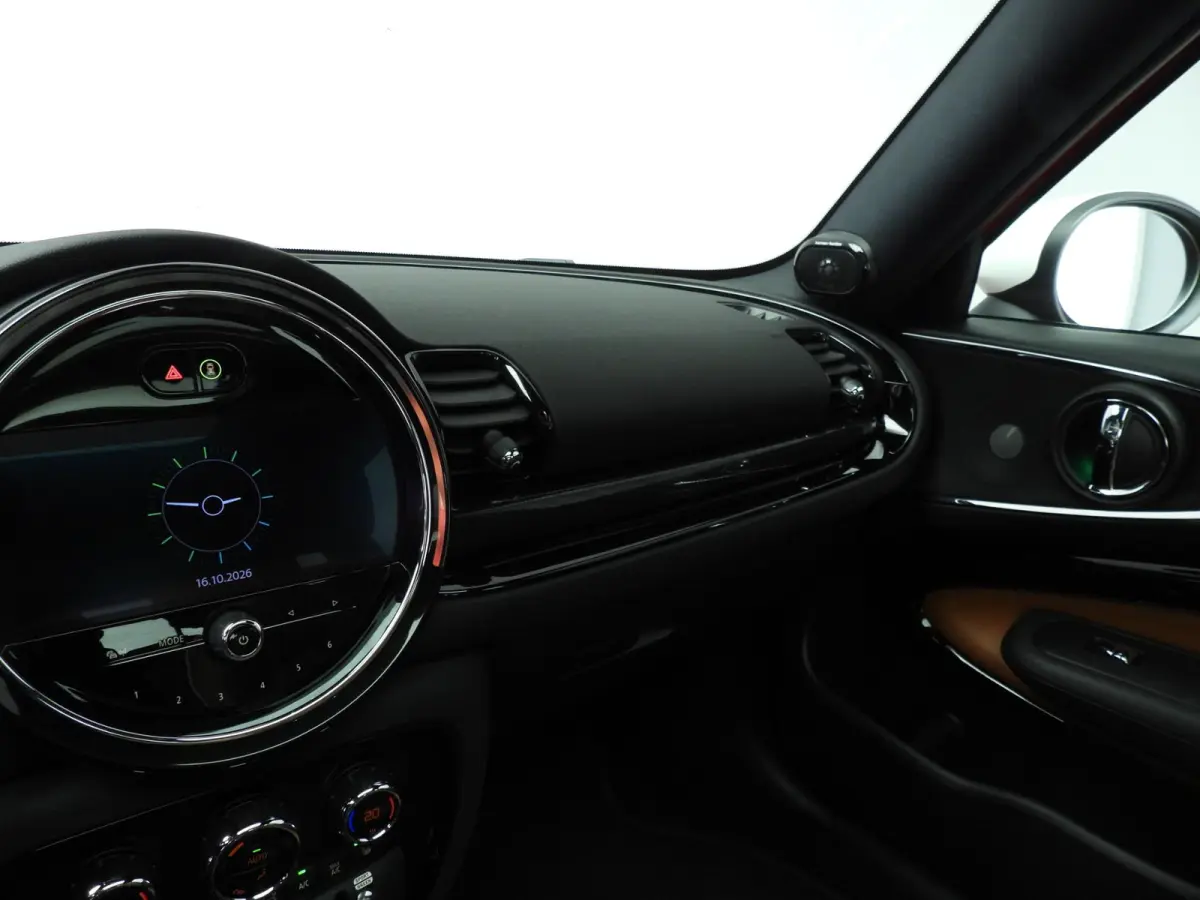 1.5 Cooper | LED | Leder | Navigatie | Panoramadak | Sportstoelen | Stoelverwarming | DAB | Harman-kardon sound | Alu 18 inch