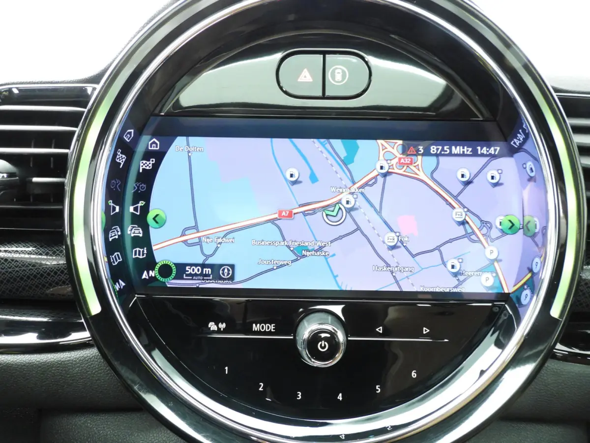 1.5 Cooper | LED | Leder | Navigatie | Panoramadak | Sportstoelen | Stoelverwarming | DAB | Harman-kardon sound | Alu 18 inch