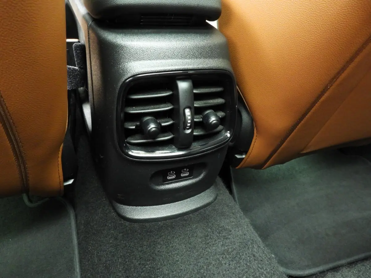 1.5 Cooper | LED | Leder | Navigatie | Panoramadak | Sportstoelen | Stoelverwarming | DAB | Harman-kardon sound | Alu 18 inch
