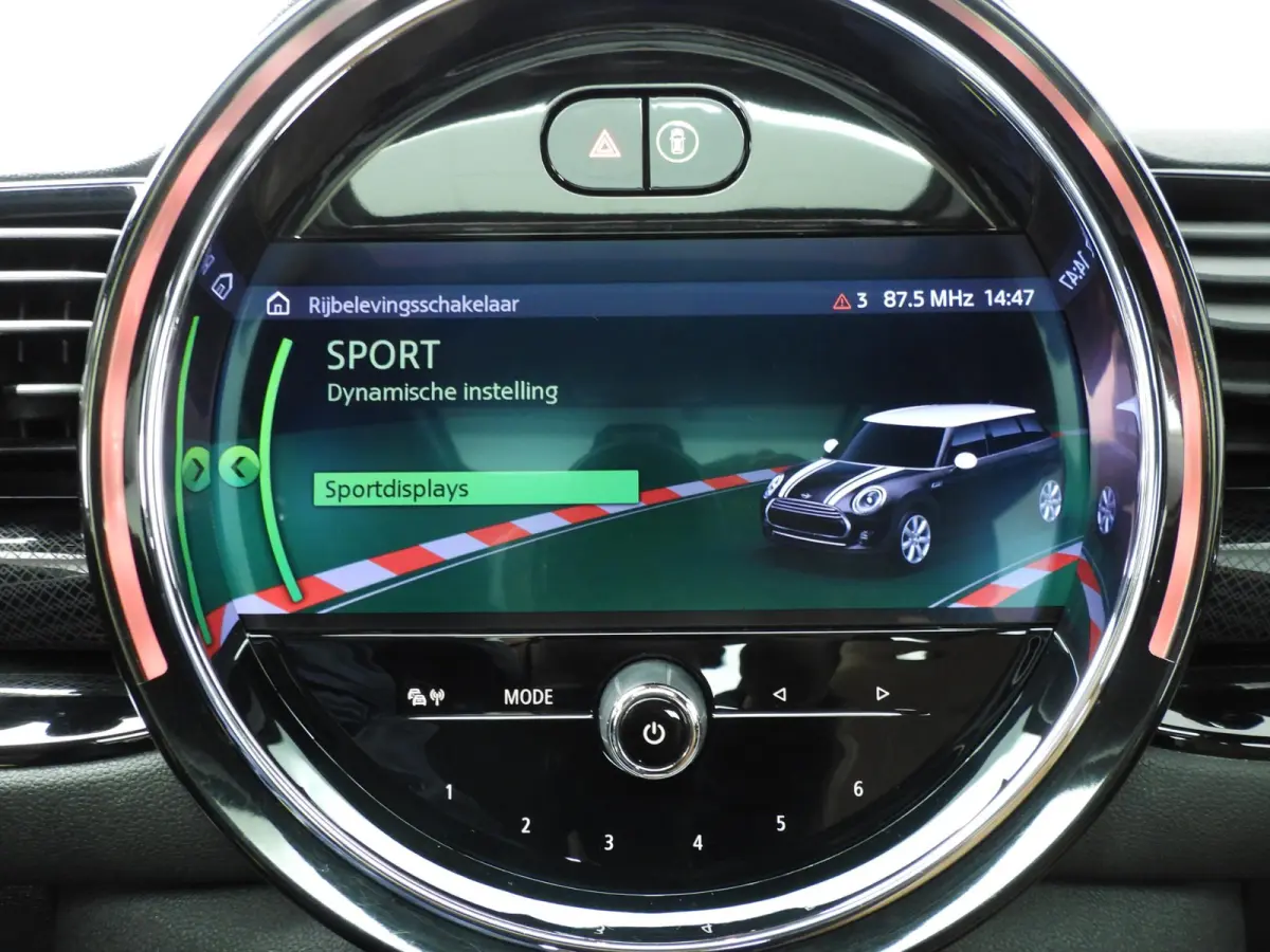 1.5 Cooper | LED | Leder | Navigatie | Panoramadak | Sportstoelen | Stoelverwarming | DAB | Harman-kardon sound | Alu 18 inch