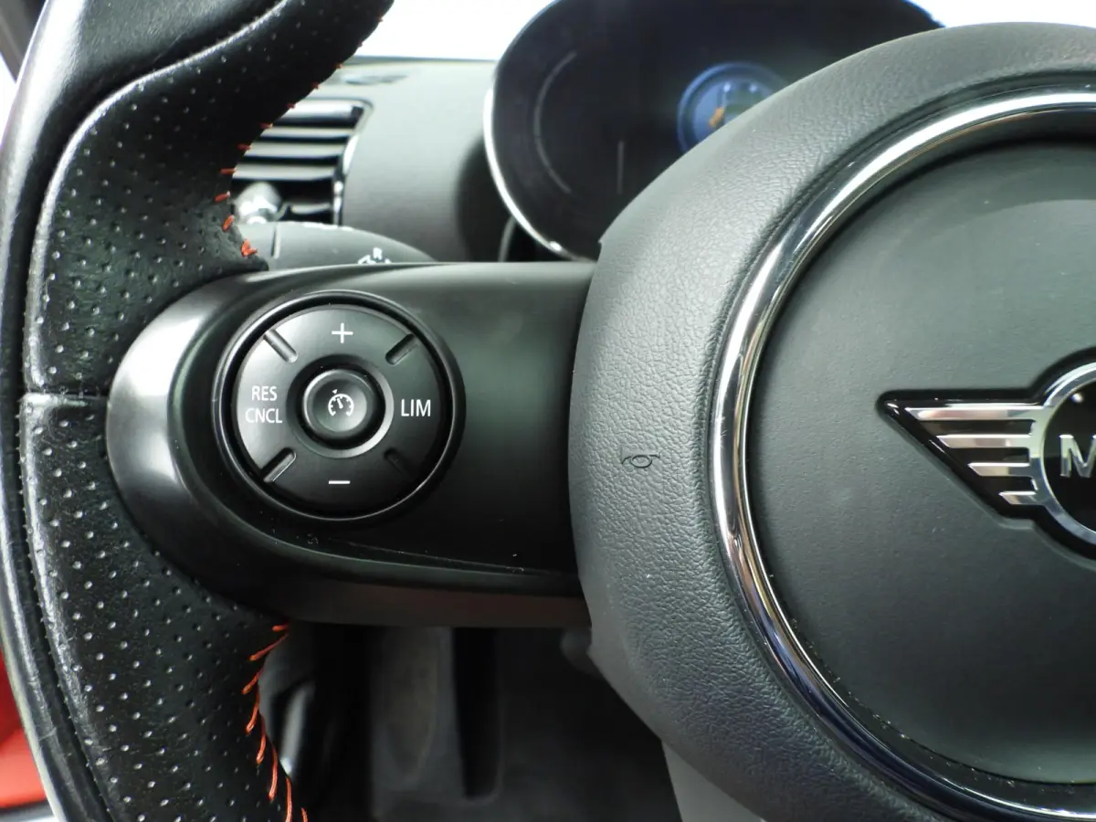 1.5 Cooper | LED | Leder | Navigatie | Panoramadak | Sportstoelen | Stoelverwarming | DAB | Harman-kardon sound | Alu 18 inch