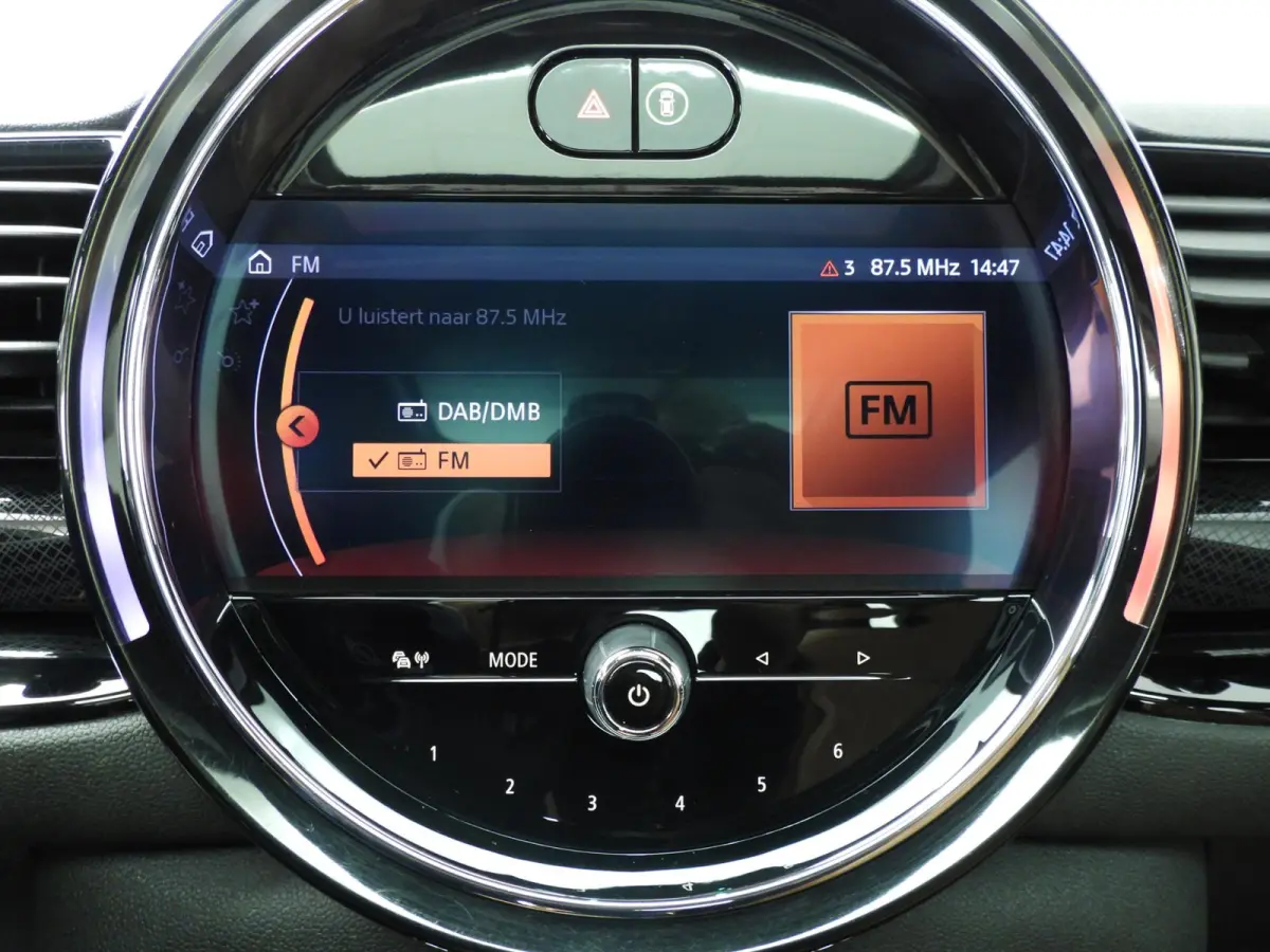 1.5 Cooper | LED | Leder | Navigatie | Panoramadak | Sportstoelen | Stoelverwarming | DAB | Harman-kardon sound | Alu 18 inch
