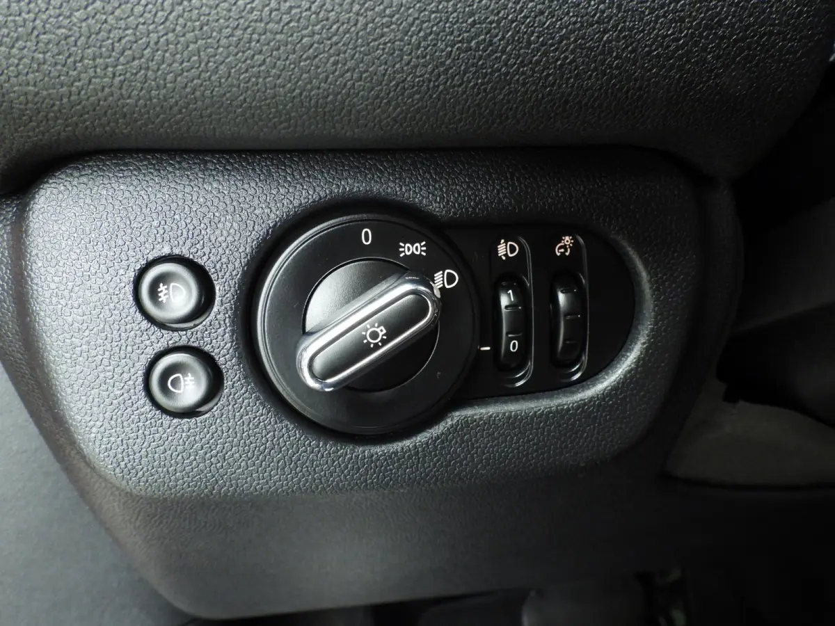 1.5 Cooper | LED | Leder | Navigatie | Panoramadak | Sportstoelen | Stoelverwarming | DAB | Harman-kardon sound | Alu 18 inch