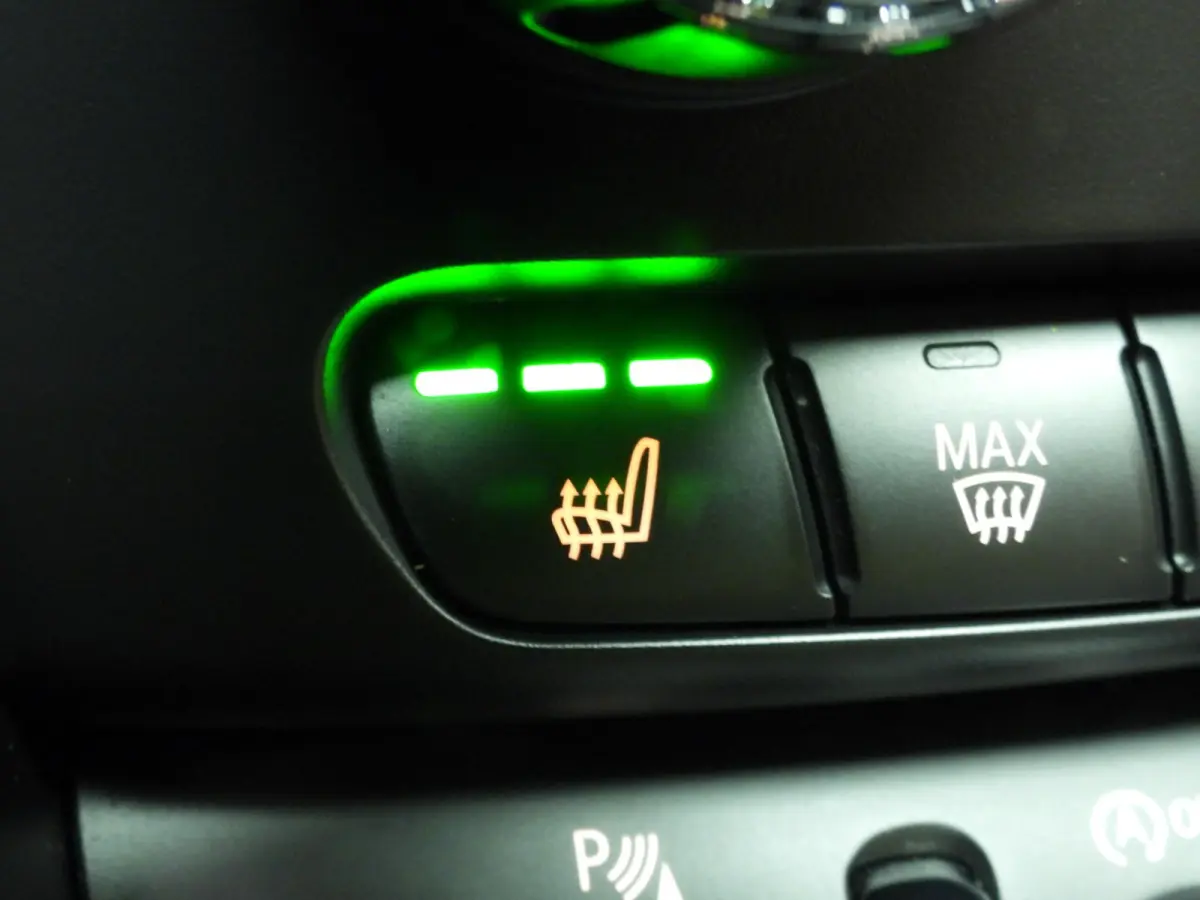 1.5 Cooper | LED | Leder | Navigatie | Panoramadak | Sportstoelen | Stoelverwarming | DAB | Harman-kardon sound | Alu 18 inch