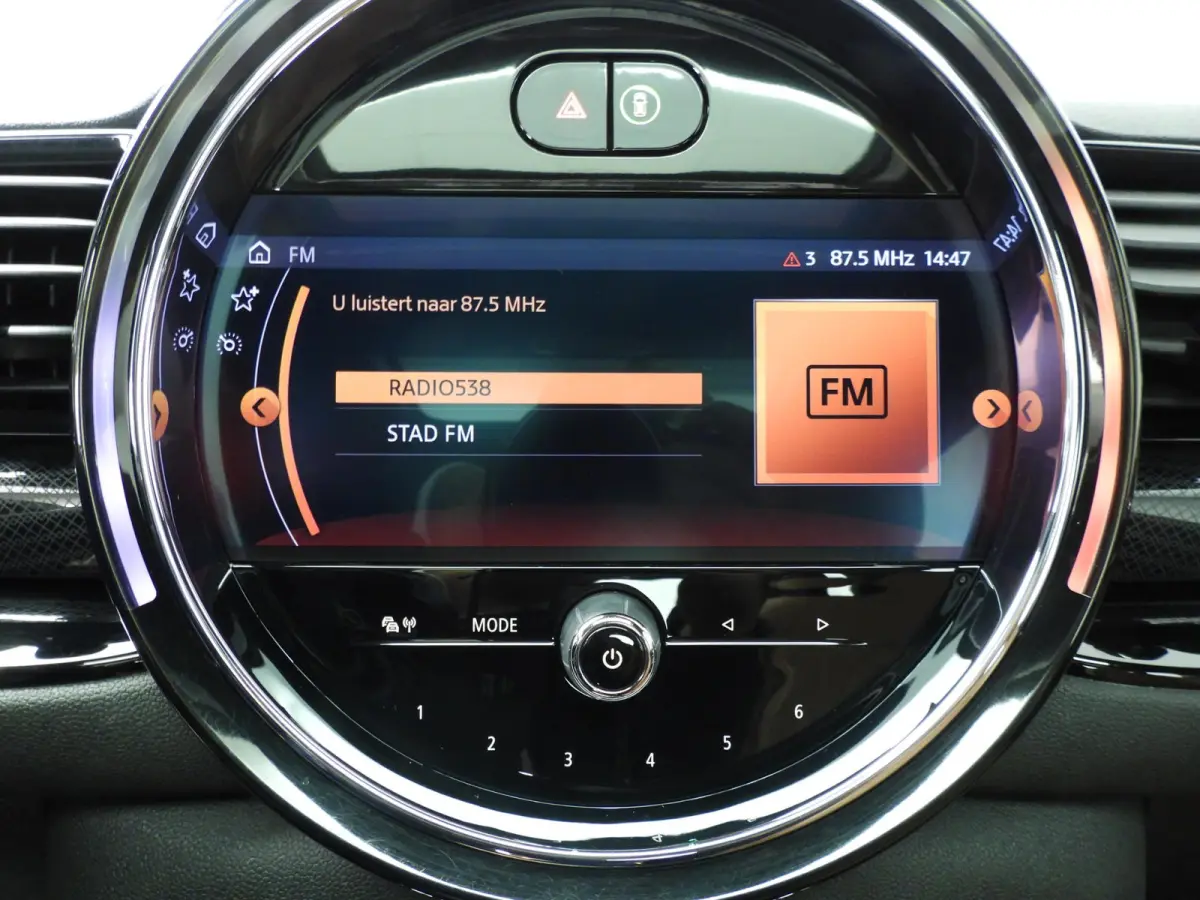 1.5 Cooper | LED | Leder | Navigatie | Panoramadak | Sportstoelen | Stoelverwarming | DAB | Harman-kardon sound | Alu 18 inch