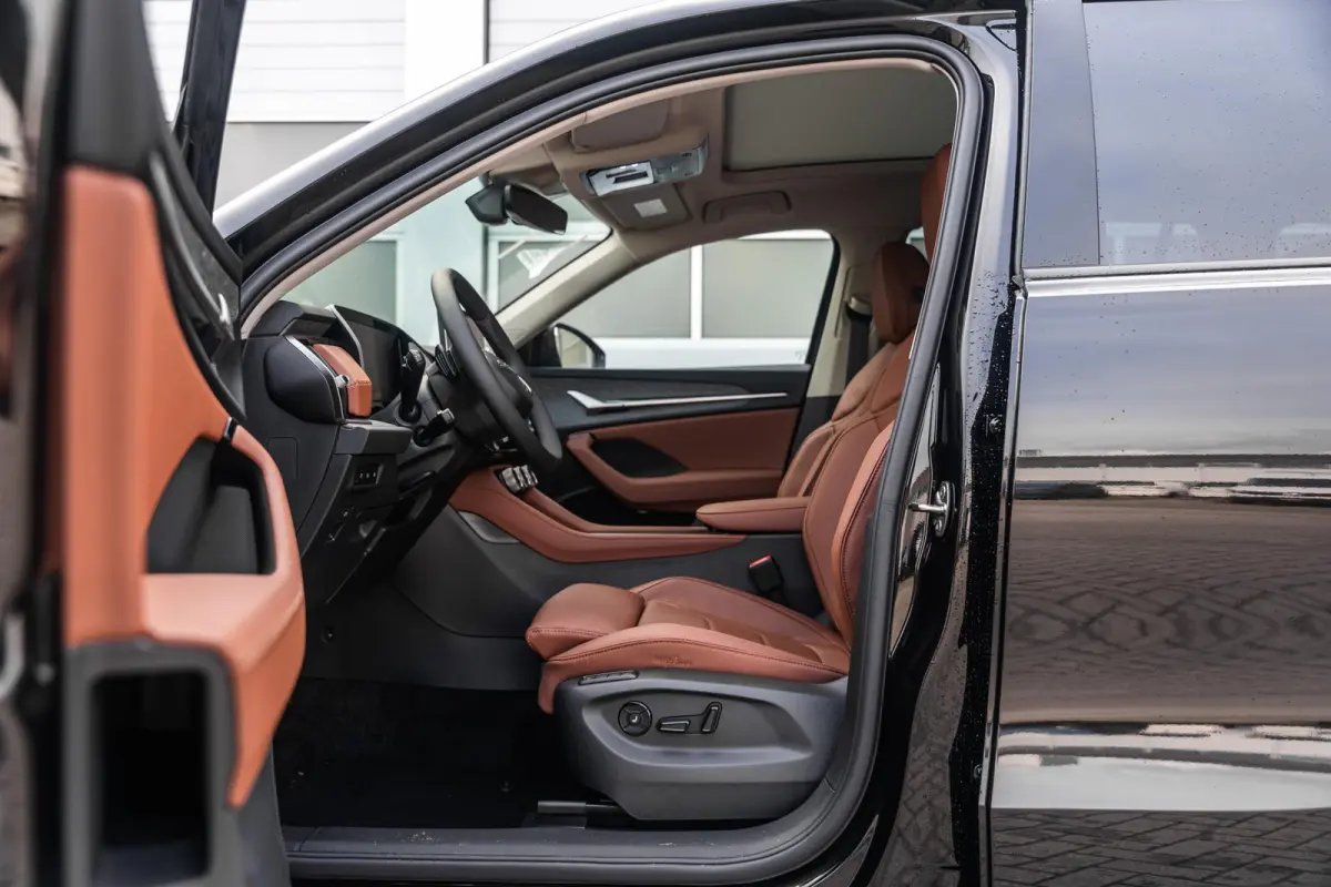 1.5 TSI PHEV DSG Business Edition Plus | LMV 19'' | Panoramadak | Trekhaak Uitklapbaar