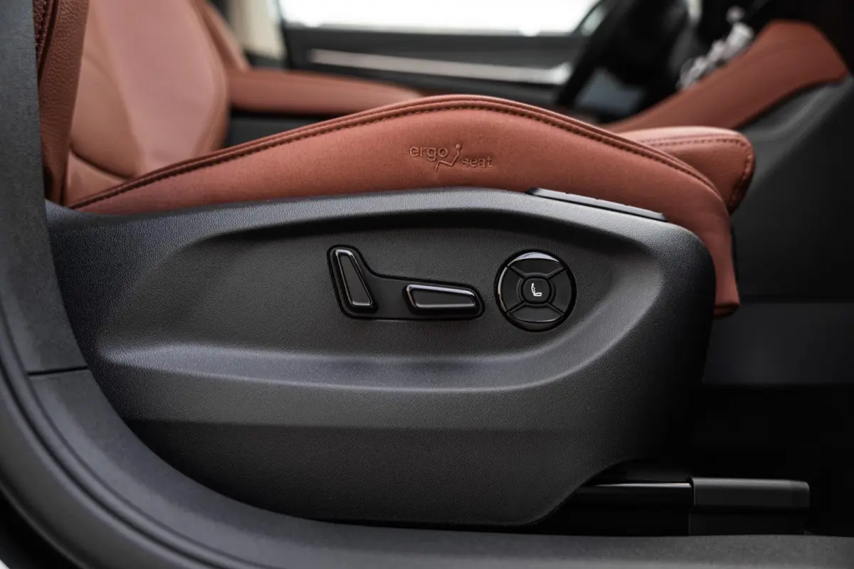 1.5 TSI PHEV DSG Business Edition Plus | LMV 19'' | Panoramadak | Trekhaak Uitklapbaar