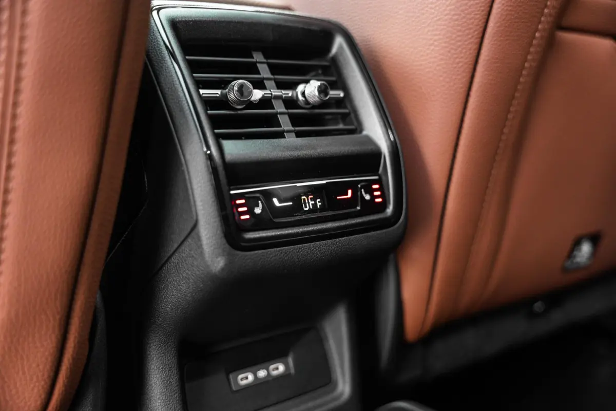 1.5 TSI PHEV DSG Business Edition Plus | LMV 19'' | Panoramadak | Trekhaak Uitklapbaar