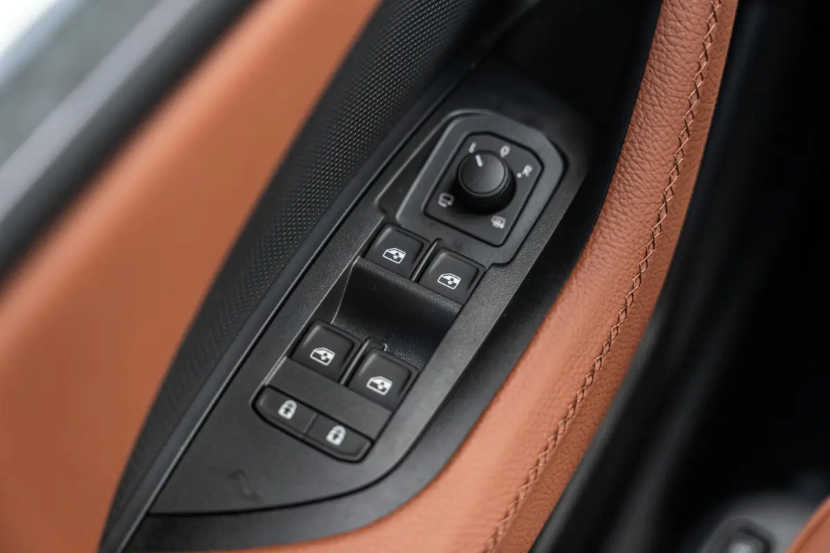 1.5 TSI PHEV DSG Business Edition Plus | LMV 19'' | Panoramadak | Trekhaak Uitklapbaar
