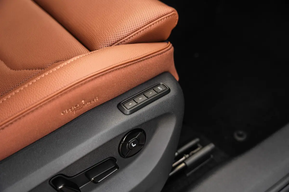 1.5 TSI PHEV DSG Business Edition Plus | LMV 19'' | Panoramadak | Trekhaak Uitklapbaar