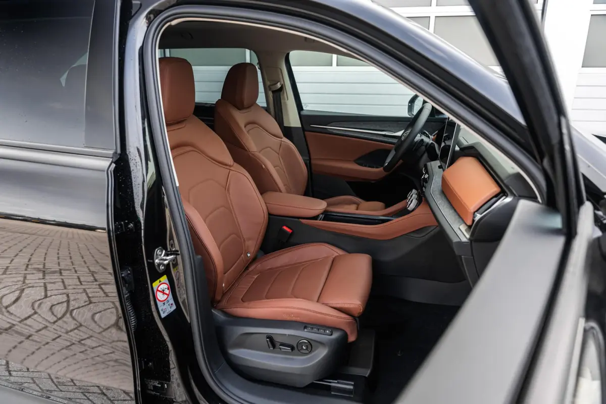 1.5 TSI PHEV DSG Business Edition Plus | LMV 19'' | Panoramadak | Trekhaak Uitklapbaar