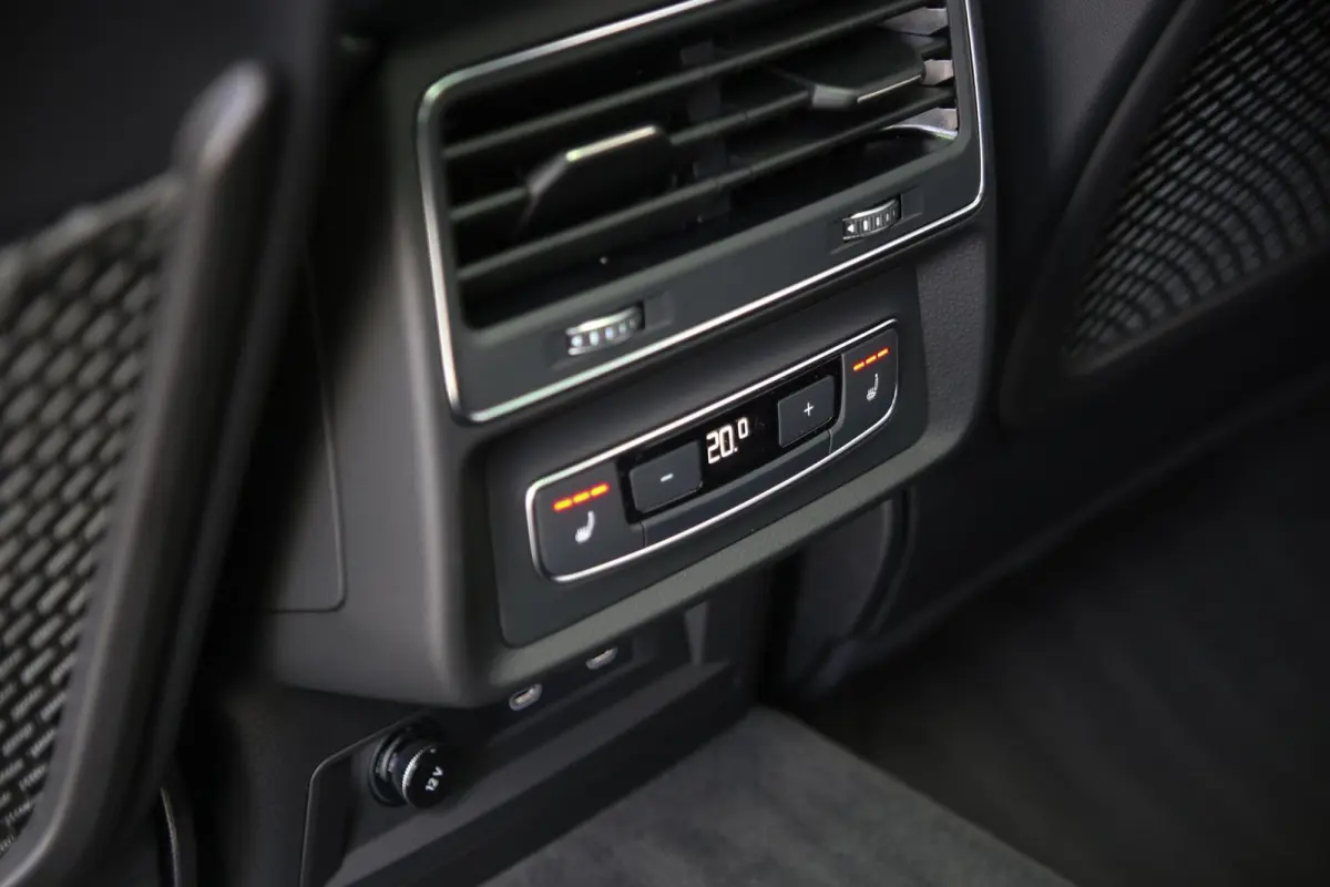 60 TFSI e quattro Competition I I 160k NP I Oled