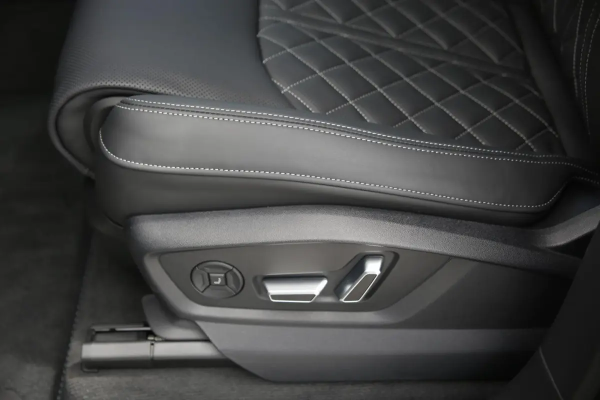 60 TFSI e quattro Competition I I 160k NP I Oled