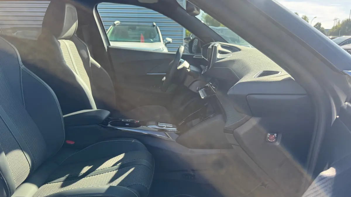 1.2 HYBRID 145PK GT PACK AUTOMAAT / NAVI / LEDER / CLIMA / LED / PDC / 18" LMV / APPLE CARPLAY / KEYLESS / 360° CAMERA / 8 JAAR GARANTIE / ADAPT. CRUISECONTROL / ORG. NL. / 1E EIGENAAR / NI