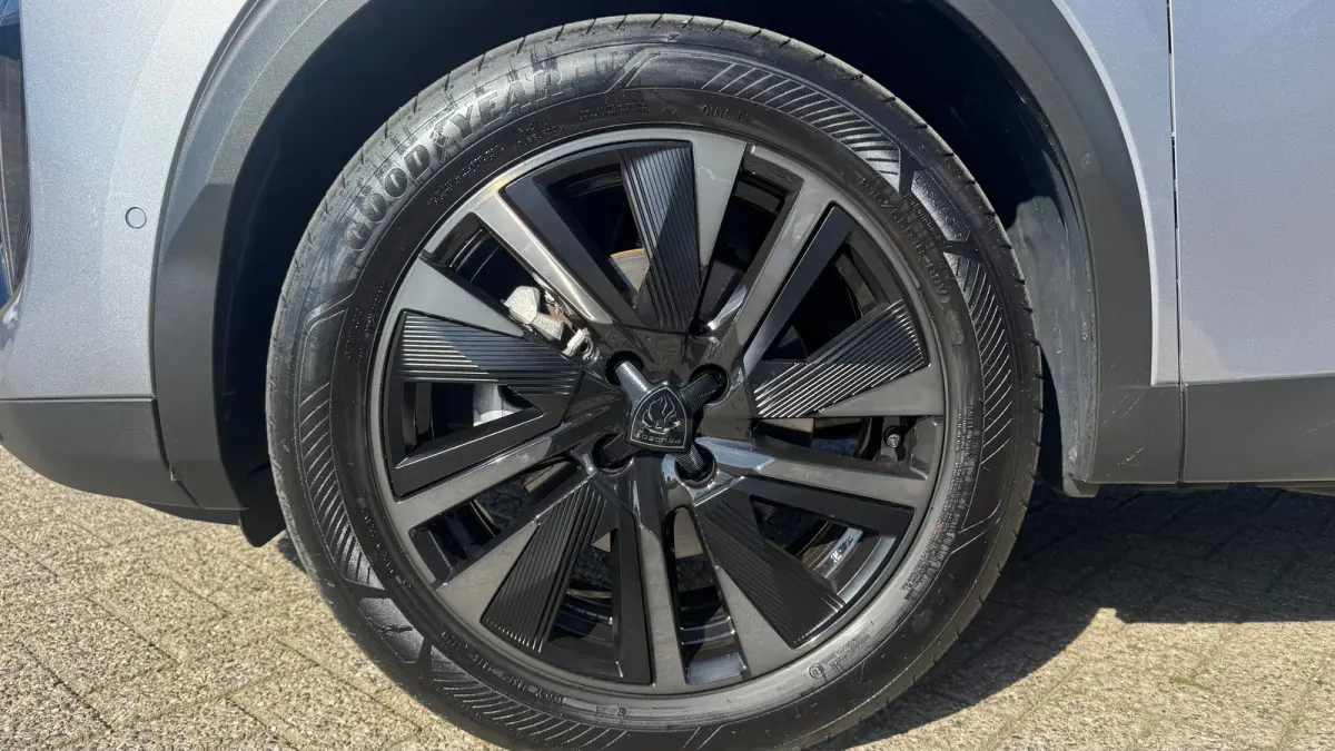 1.2 HYBRID 145PK GT PACK AUTOMAAT / NAVI / LEDER / CLIMA / LED / PDC / 18" LMV / APPLE CARPLAY / KEYLESS / 360° CAMERA / 8 JAAR GARANTIE / ADAPT. CRUISECONTROL / ORG. NL. / 1E EIGENAAR / NI