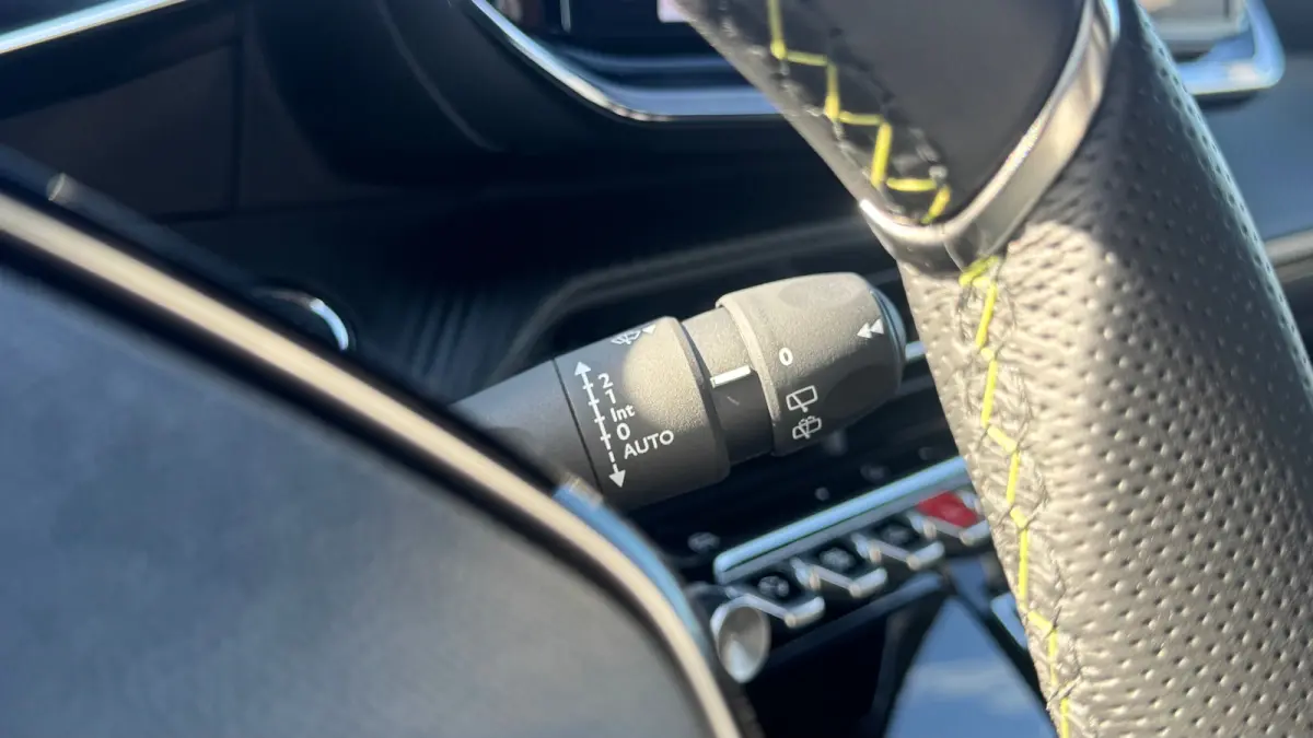 1.2 HYBRID 145PK GT PACK AUTOMAAT / NAVI / LEDER / CLIMA / LED / PDC / 18" LMV / APPLE CARPLAY / KEYLESS / 360° CAMERA / 8 JAAR GARANTIE / ADAPT. CRUISECONTROL / ORG. NL. / 1E EIGENAAR / NI