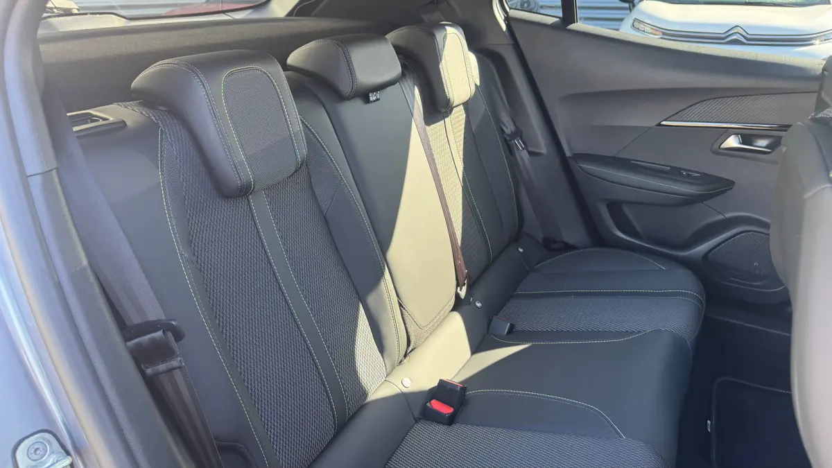 1.2 HYBRID 145PK GT PACK AUTOMAAT / NAVI / LEDER / CLIMA / LED / PDC / 18" LMV / APPLE CARPLAY / KEYLESS / 360° CAMERA / 8 JAAR GARANTIE / ADAPT. CRUISECONTROL / ORG. NL. / 1E EIGENAAR / NI
