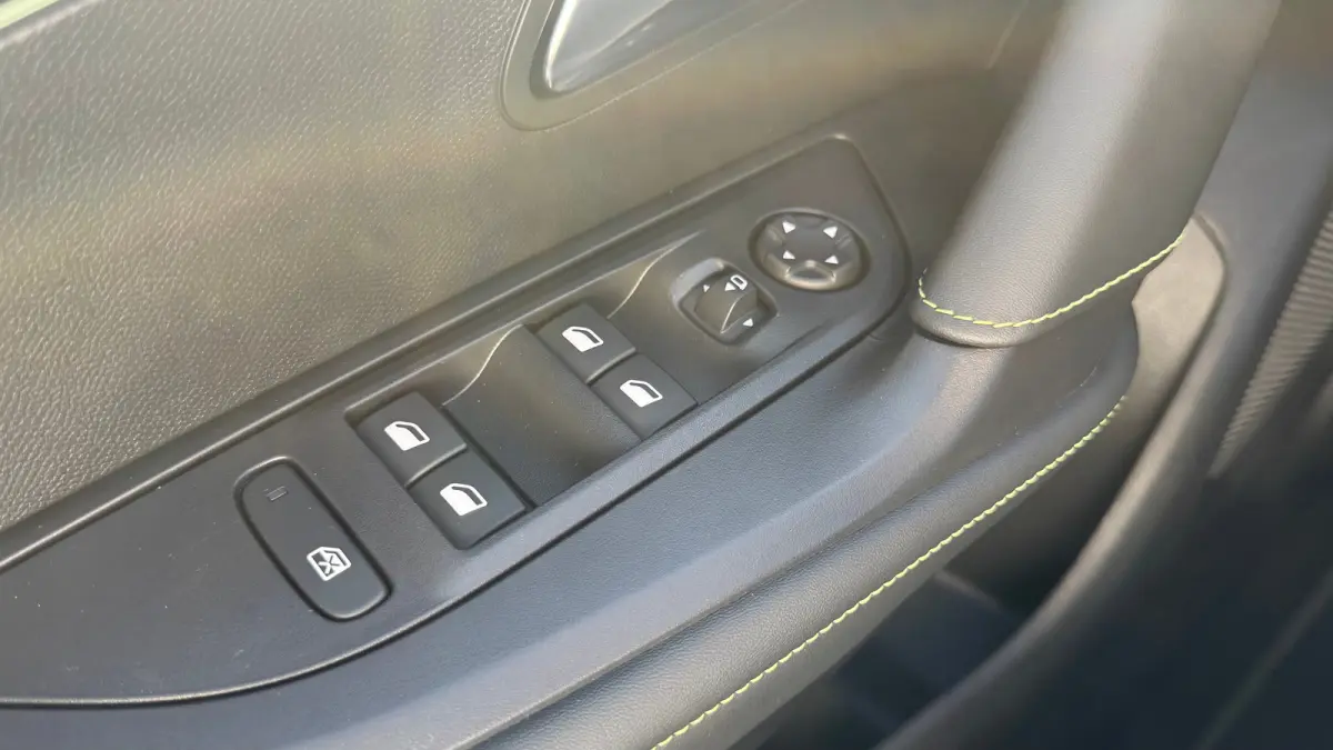 1.2 HYBRID 145PK GT PACK AUTOMAAT / NAVI / LEDER / CLIMA / LED / PDC / 18" LMV / APPLE CARPLAY / KEYLESS / 360° CAMERA / 8 JAAR GARANTIE / ADAPT. CRUISECONTROL / ORG. NL. / 1E EIGENAAR / NI
