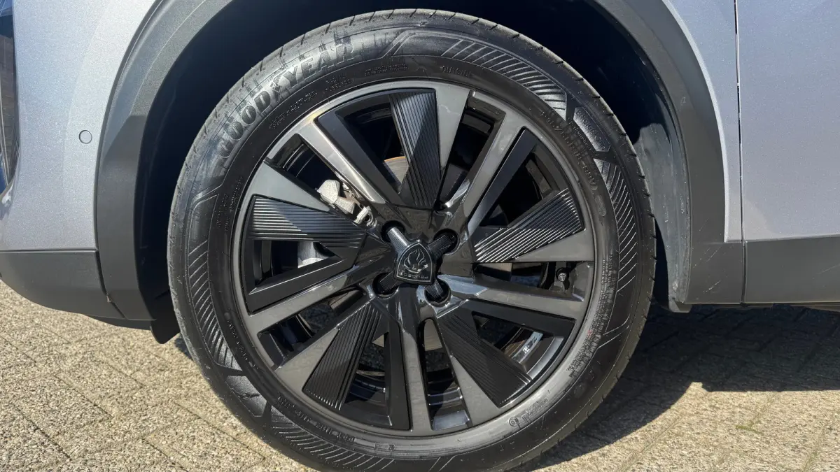 1.2 HYBRID 145PK GT PACK AUTOMAAT / NAVI / LEDER / CLIMA / LED / PDC / 18" LMV / APPLE CARPLAY / KEYLESS / 360° CAMERA / 8 JAAR GARANTIE / ADAPT. CRUISECONTROL / ORG. NL. / 1E EIGENAAR / NI