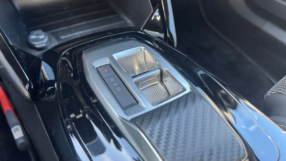 1.2 HYBRID 145PK GT PACK AUTOMAAT / NAVI / LEDER / CLIMA / LED / PDC / 18" LMV / APPLE CARPLAY / KEYLESS / 360° CAMERA / 8 JAAR GARANTIE / ADAPT. CRUISECONTROL / ORG. NL. / 1E EIGENAAR / NI
