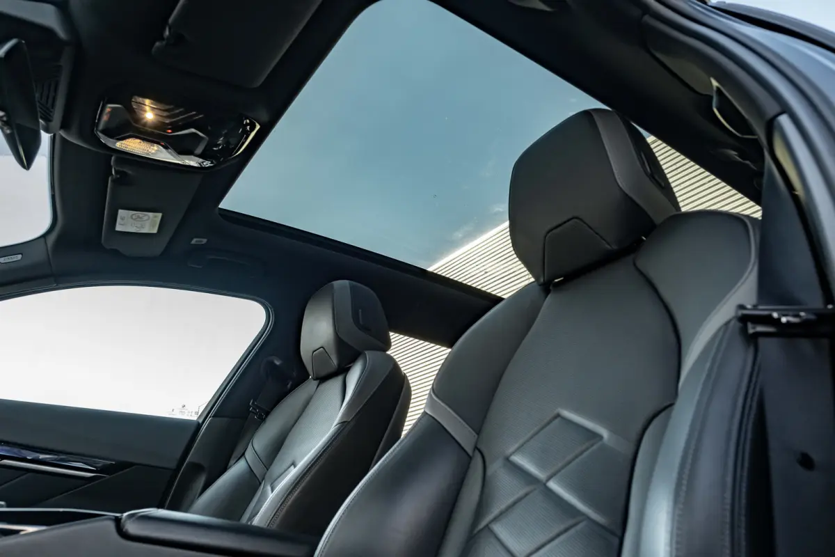 530e M Sport Edition l Harman Kardon l Adaptive LED l Stoelverkoeling l Elektr. Incl Memory l Grill Verlichting l 360gr Camera l Pano Dak l